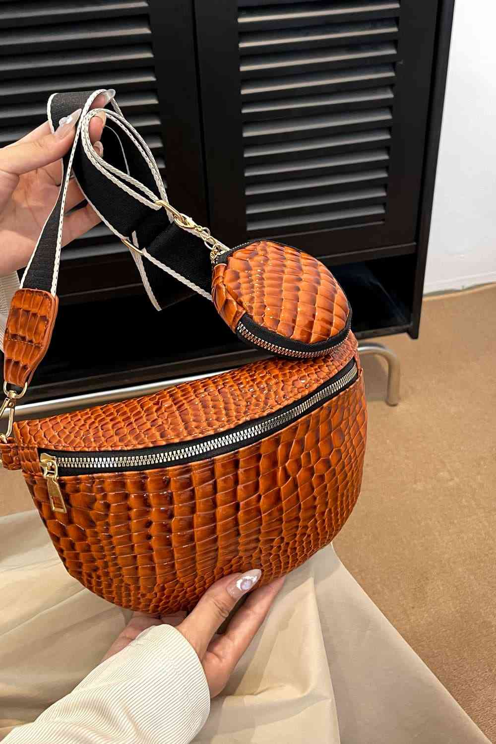Ella Sling Bag with Coin Purse - LARUNVIK