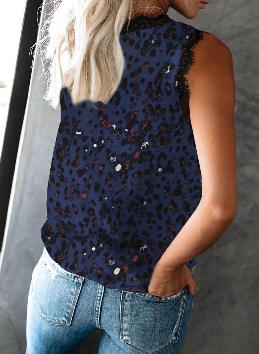 Summer Women's Lace V-Neck Sleeveless Blouse (Plus Size) - LARUNVIK