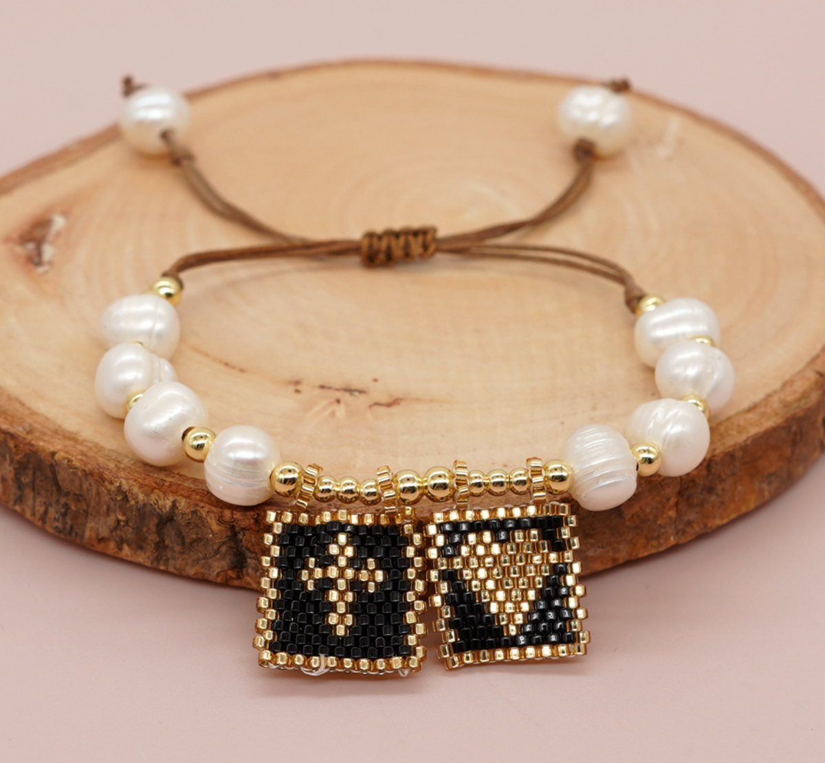 Sacred Freshwater Pearl Scapular Bracelet - LARUNVIK
