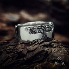 Bague simple avec arbre de vie sculpté style rétro